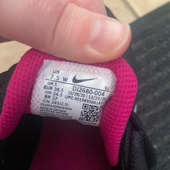 Nike Sneakers - Picture 4 of 4